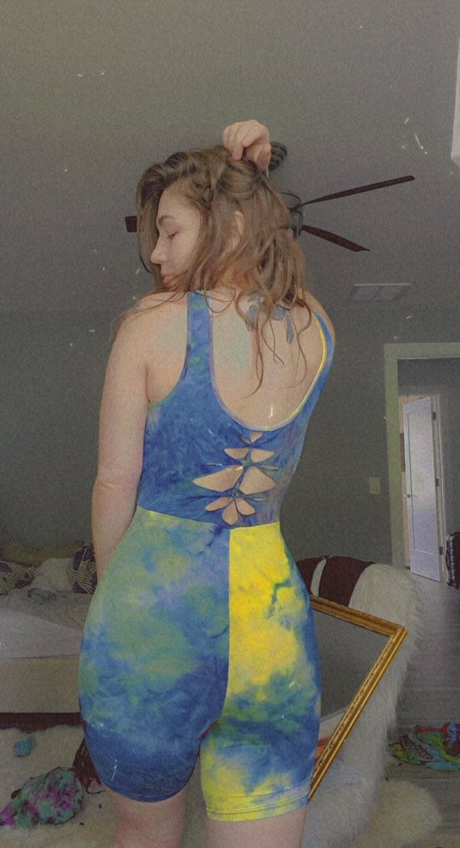 soul_artwork's tweet image. Hi there. I made these tye dye rompers and you can custom order one for yourself 💜
