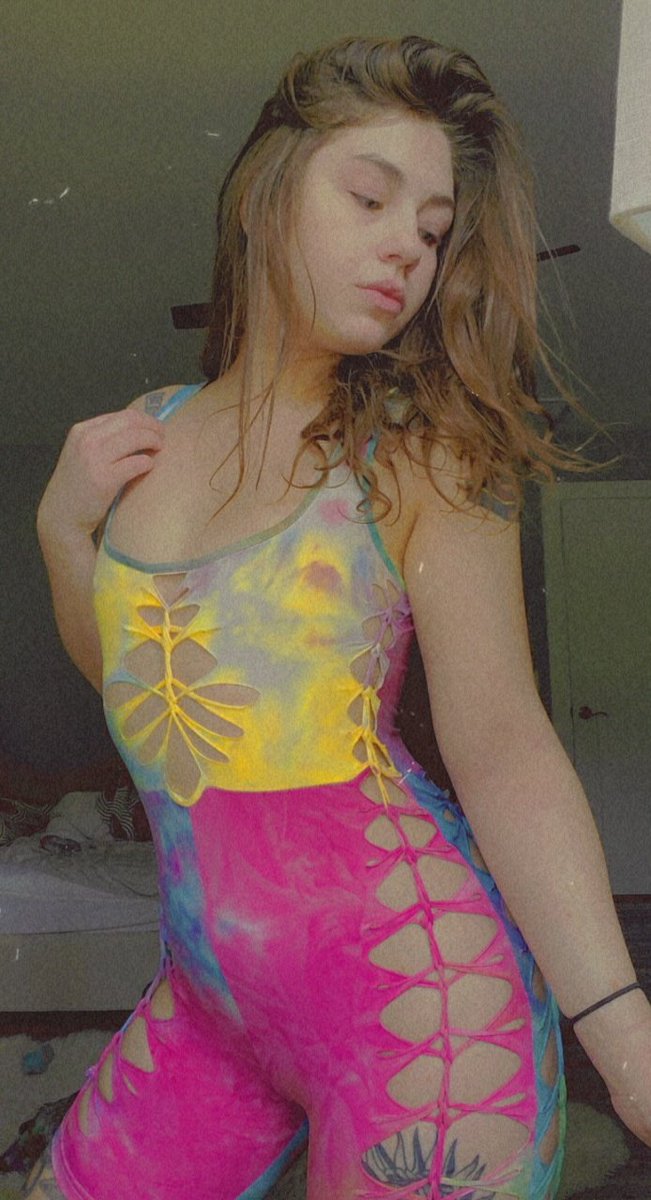 soul_artwork's tweet image. Hi there. I made these tye dye rompers and you can custom order one for yourself 💜