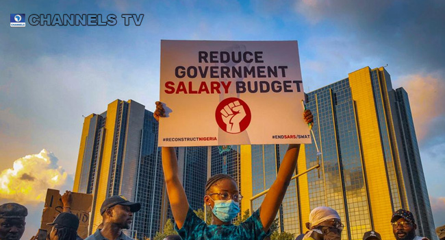 channelstv's tweet photo. Photos: #EndSARS Protesters Block CBN Headquarters Abuja
https://t.co/FpGpvUnWye https://t.co/nPSluV87P5