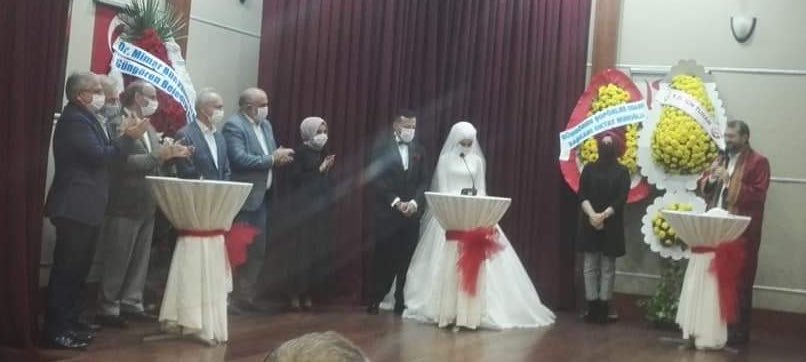 Yıllardır birlikte yol yürüdüğümüz <a href="/kocihsan/">ihsan koç</a> ın oğlu Eren Esra kızımızla dünya evine girdi, arkadaşımızı ve gençleri tebrik ediyorum. Kurulan yuva yavrularımıza ve her iki aileye hayırlı olsun, Rabbim iki cihan saadeti nasip etsin inşallah.