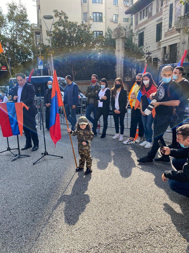 animatinyan1999's tweet photo. Today in Barcelona.
#StopAzerbaijaniAggression 
#StopErdogan 
#StopAliyev 
#RecognizeArtsakh https://t.co/piZOHzyu0I
