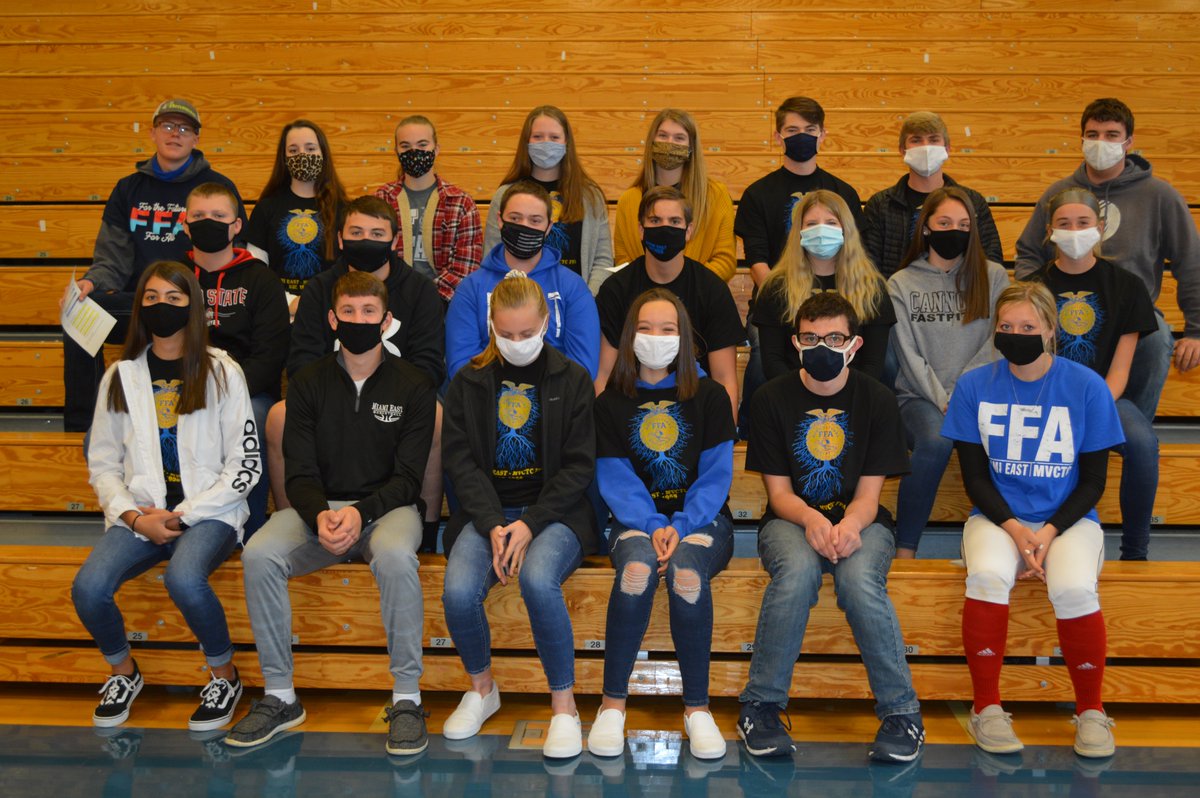 MiamiEast_FFA's tweet photo. Congrats to the Greenhands and ME FFA Officers for coordinating the first-ever @MiamiEastHS FFA Greenhand Conference. They were #challenge to lead, use teamwork, take advantage of opportunities, set goals &amp; much more. Thanks @bethanystarlin for bringing virtual greetings! https://t.co/7C0PtaEz6I