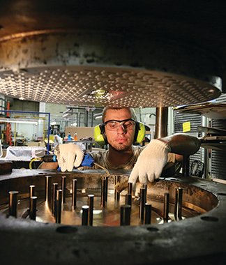 WisTechColleges's tweet photo. Did you know that #Manufacturing is still critical to (nearly 20% of) Wisconsin's economy? The types of jobs may have changed, but most starting salaries are $40K - $70K/year. https://t.co/VdcDhKIQR6 #WiMfgMonth Check out programs: https://t.co/VdcDhKIQR6 https://t.co/U0CRV4EEyL