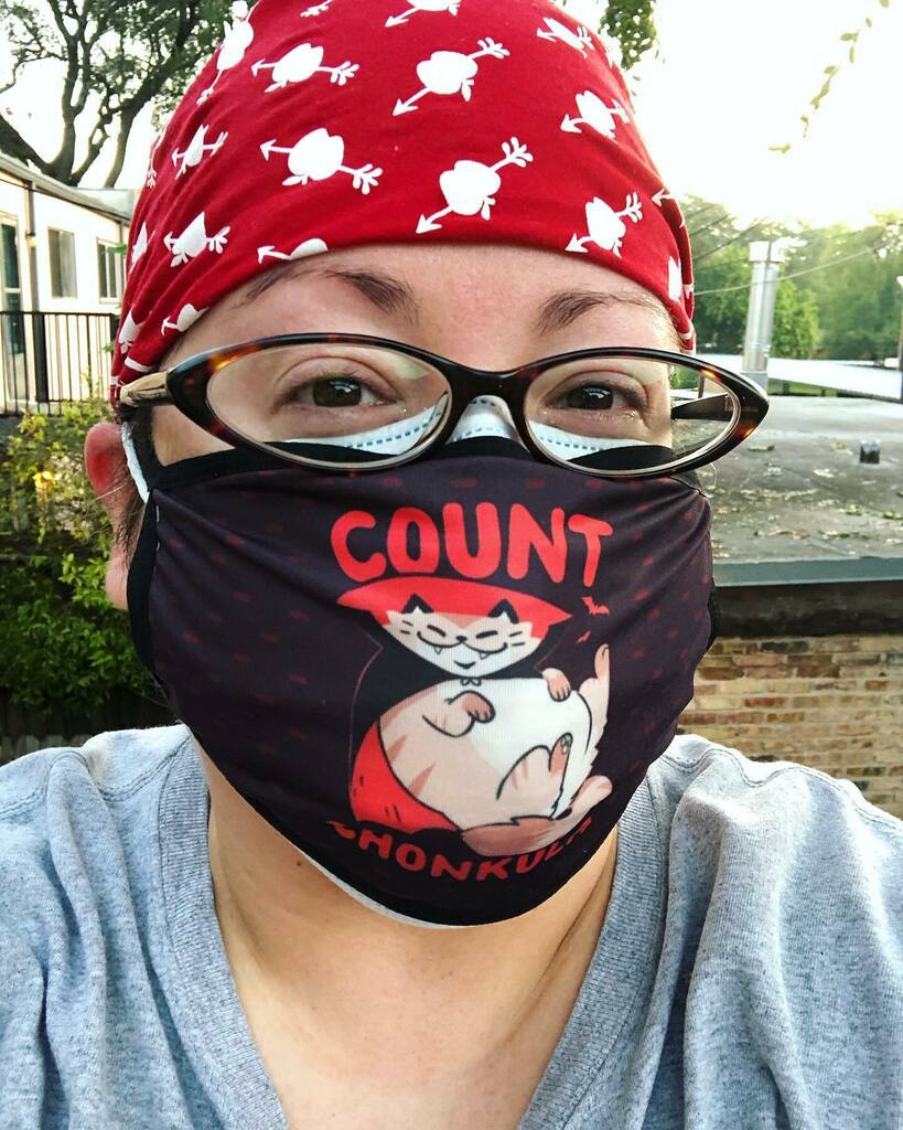 Nummymuffin's tweet photo. #countchonkula #chonkyboi #chonk #wearamask #lookhuman #halloweenmask @lookhuman #cutemask #catmask #vampirecat #chonkycat #ohlawdhecomin ๐น๐ฆ https://t.co/l740MQvBSW https://t.co/5mHYdm95yq