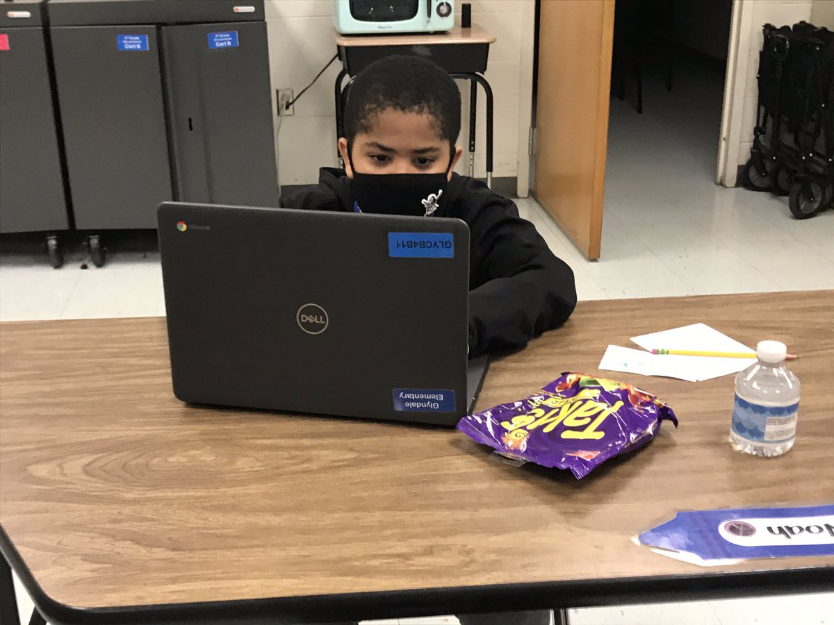 Peacelove1st's tweet photo. What better way to celebrate our unit on metric measurement than earning a mini coke or water and pretzels or Takis?! ๐๐ท๐ #metricsnacks #grams #mL #smartkiddos #whatsyourcurrency @JennVandy @stephlari https://t.co/sMJLzs7lsk