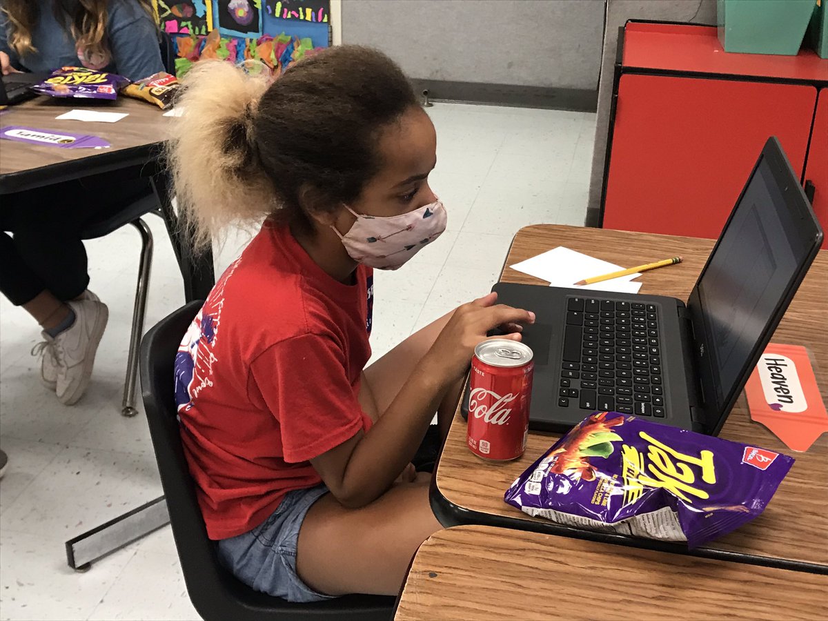Peacelove1st's tweet photo. What better way to celebrate our unit on metric measurement than earning a mini coke or water and pretzels or Takis?! ๐๐ท๐ #metricsnacks #grams #mL #smartkiddos #whatsyourcurrency @JennVandy @stephlari https://t.co/sMJLzs7lsk