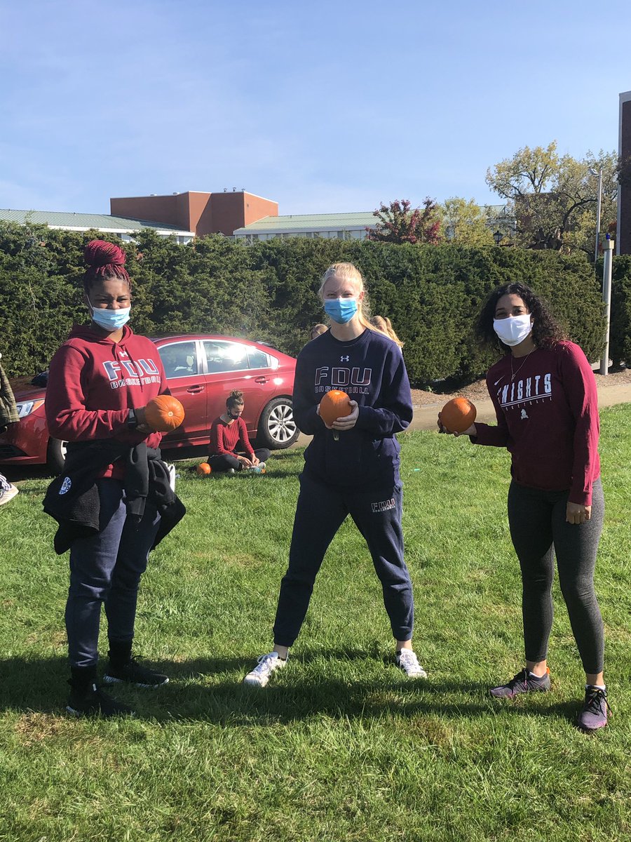 FDUKnightsWBB's tweet photo. We had so much fun at our first pumpkin toss!! 🎃 #WinTheDay #KnightVision https://t.co/Tp73aoJUuC
