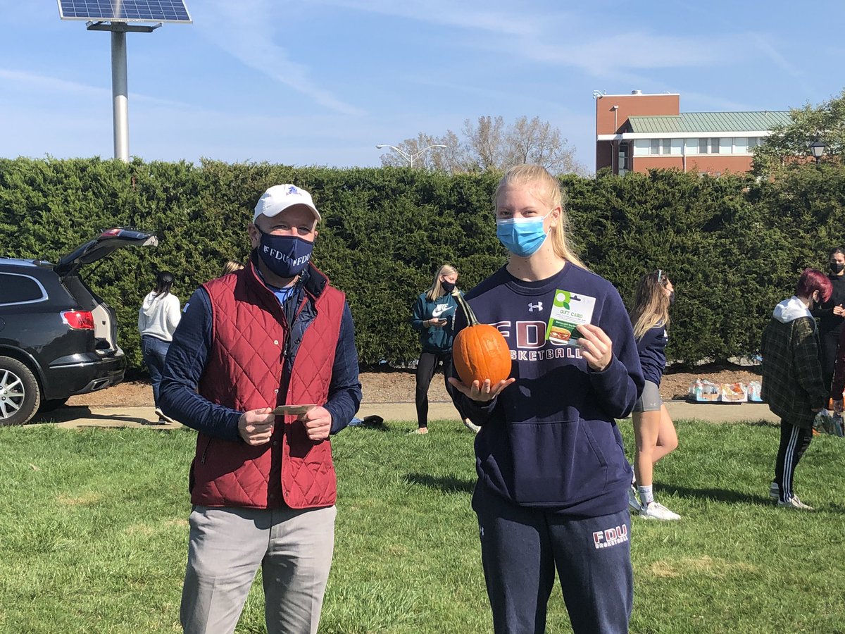 FDUKnightsWBB's tweet photo. We had so much fun at our first pumpkin toss!! 🎃 #WinTheDay #KnightVision https://t.co/Tp73aoJUuC