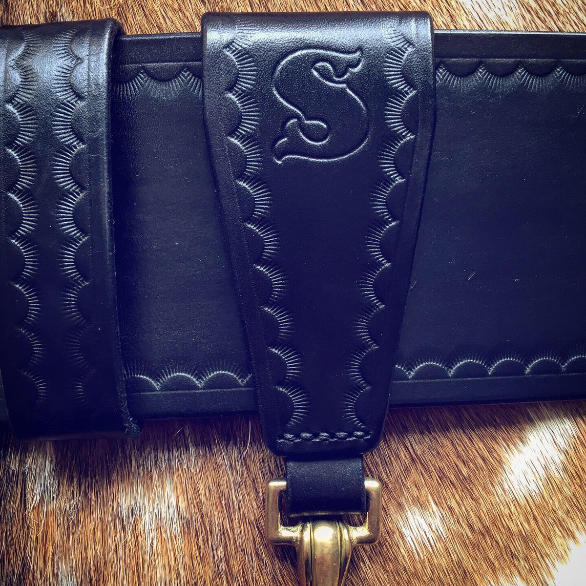 PDBushcraft's tweet image. A HUGE belt for a VERY famous customer... can you guess who? #customleather #handmadeleather #handmadeleathergoods #custombelt #leatherbelt #santa #santaclaus #fatherchristmas #pauldorebushcraft #pauldoreleathercraft #pauldoreleatherwork