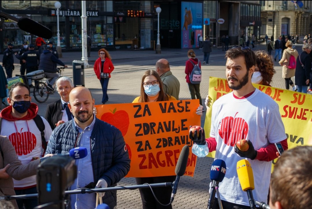 fmsdpzg's tweet photo. Danas smo reagirali na najavu deložacije i zatvaranja kultnog GK Jabuke. Zatvorimo crva, a ne Jabuku! https://t.co/w26VvZg7HW