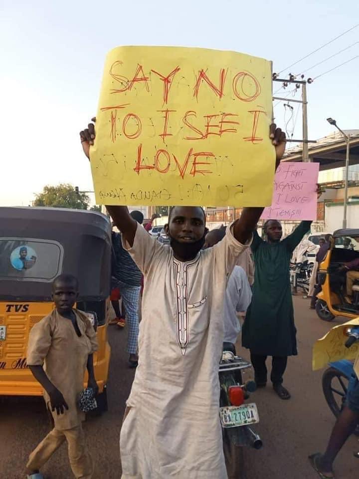 DjahMadawaki's tweet photo. Protest Period!
Every state: EndSars, EndNorthBanditry, EndUnemployment...
My people👇🏻🤦🏻‍♀️ Disappointed☹️ 🤦🏻‍♀️ https://t.co/1trtJWkZZj
