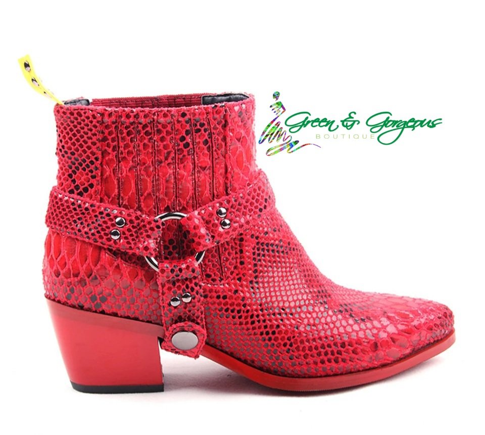 🍁🍂🍁🍂🍁🍂 NEW FALL ARRIVALS 🍁🍂🍁🍂🍁🍂 #REDCOLLECTION❤ #BLUECOLLECTION💙 #BLACKCOLLECTION🖤 - Green & Gorgeous Boutique
❤💙🖤'Ooooo Ladies, these booties just hit a little different!'.... Our most loved bright RED ankle bootie; an all-season favorite with wrapped snakeskin