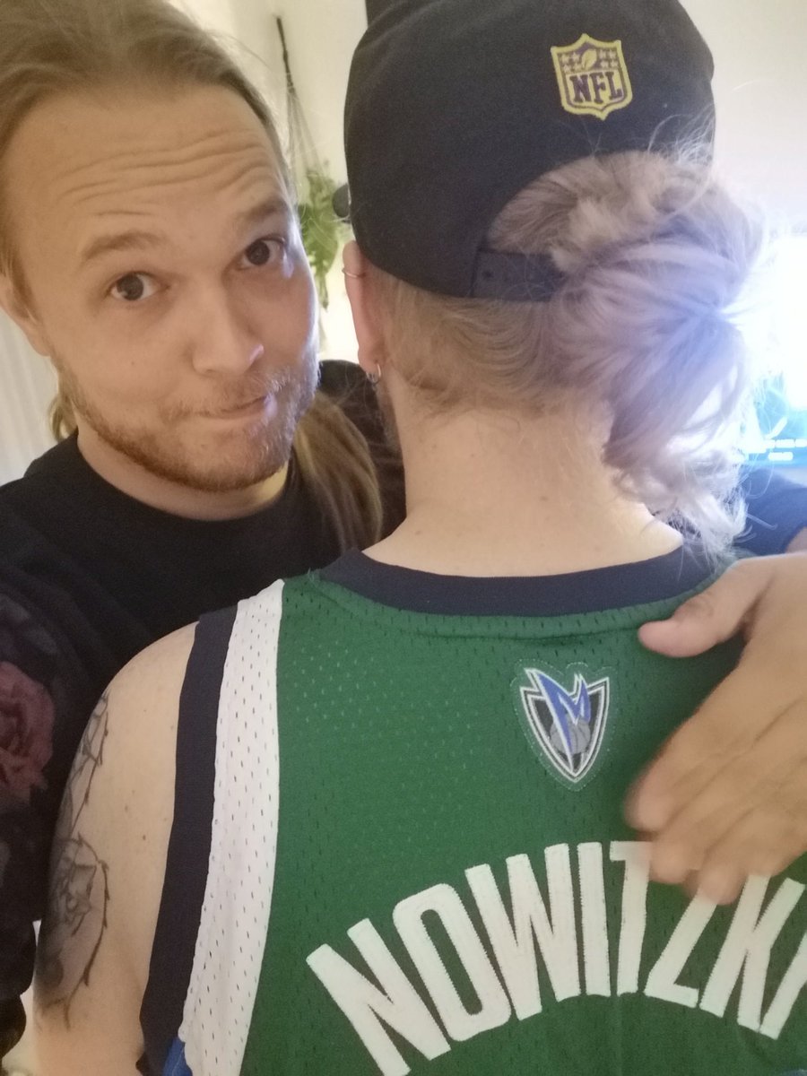 StefanElbaek's tweet photo. @MoonCakeKaltoft @PurpleVikingDK Han har ikke engang en Vikings trøje på. Jeg er bare glad for at vi ikke ser Eagles 😭 https://t.co/2qFAyObNJi