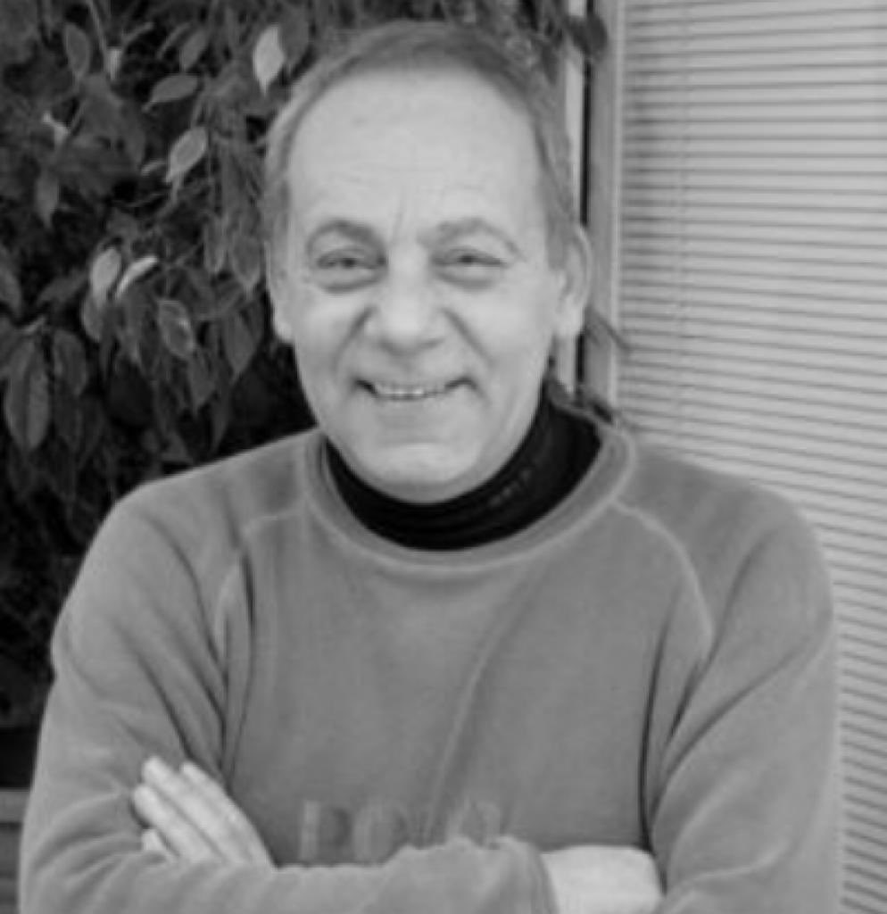 Bir kişi vefat etti.
Her evde cenaze var.