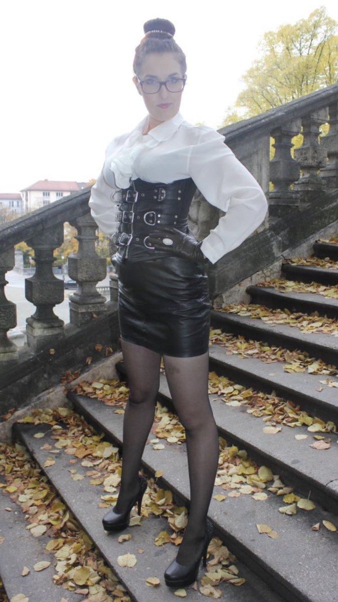 DomainDomina's tweet photo. Inspiration: @Mistress_Myra 
https://t.co/Fwsi2l1ndU

MISTRESS MYRA
LEATHER EDUCATION https://t.co/3RpHPGVRIf