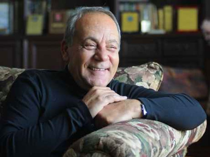 Ben Atatürk'ü sevmeyenleri de sevmem.O bir insan değildir bizler için. Bir ilkedir, bir idealdir, bir rejimdir, bir ülkedir, özgürlüktür, bağımsızlıktir, medeniyettir. Biz hepsine birden "Atatürk" deriz. Bu yüzden dilimizden düşmez.
#BekirCoşkun