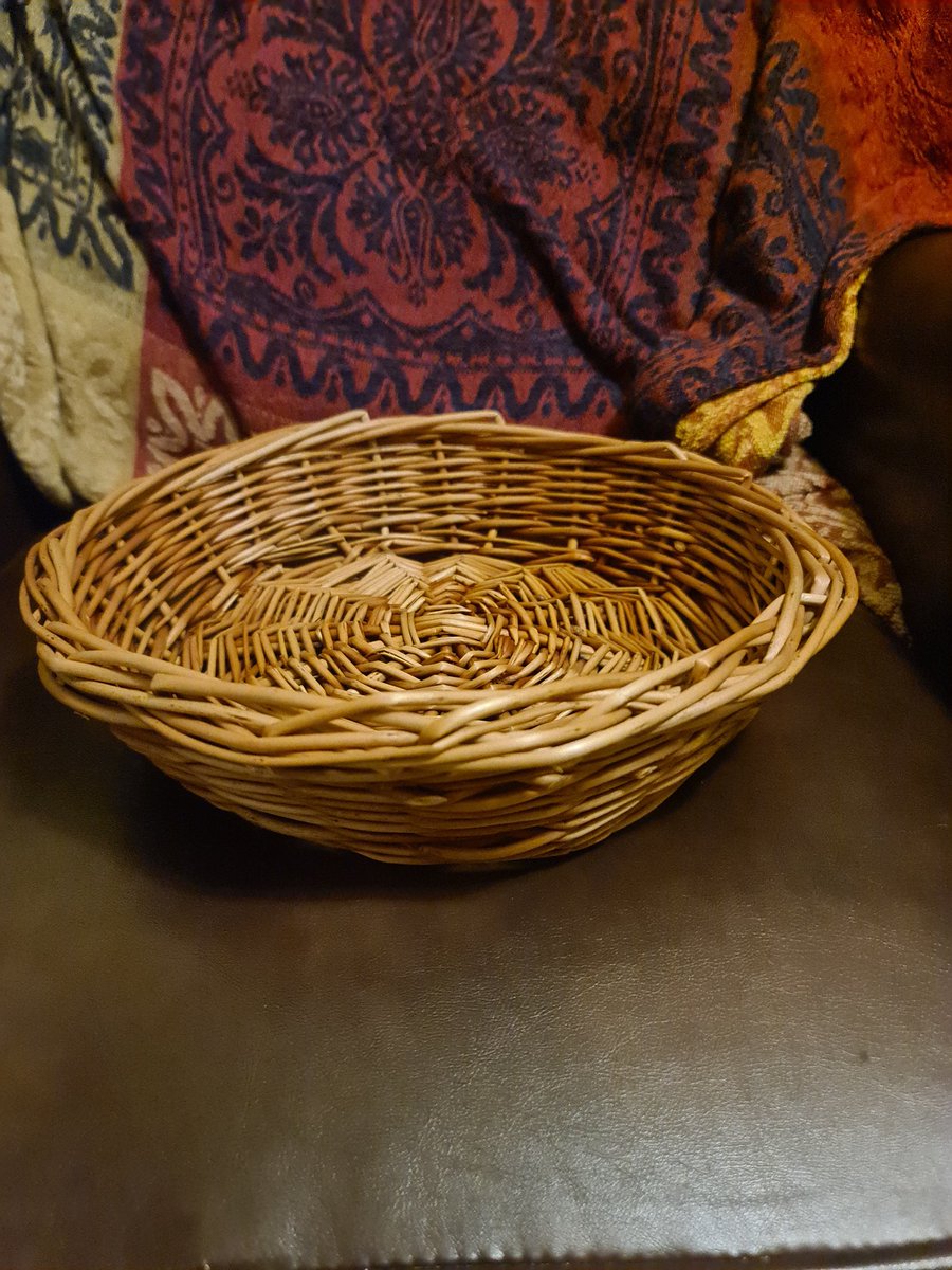 TheFloofLady's tweet image. I know I've been a bit quiet today but we've been on a basket weaving course

I'm just a little bit chuffed with my first attempt 😊

#countrycrafts #thegoodlife #basketweaving #crafting