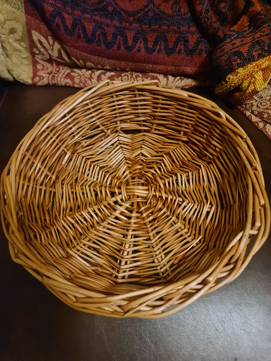 TheFloofLady's tweet image. I know I've been a bit quiet today but we've been on a basket weaving course

I'm just a little bit chuffed with my first attempt 😊

#countrycrafts #thegoodlife #basketweaving #crafting