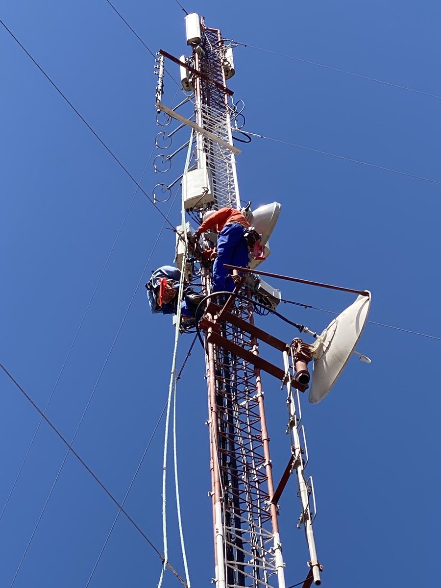 Lgarcial4's tweet photo. El pueblo de Florida en #Camagūey muy contento #CubaInformatiza y se instalan dos sitios con 4G/LTE con gran impacto en los datos móviles y el alcance que tiene, #ETECSAesdelPueblo y a él se debe. #VamosPorMas https://t.co/EF9PT919kk
