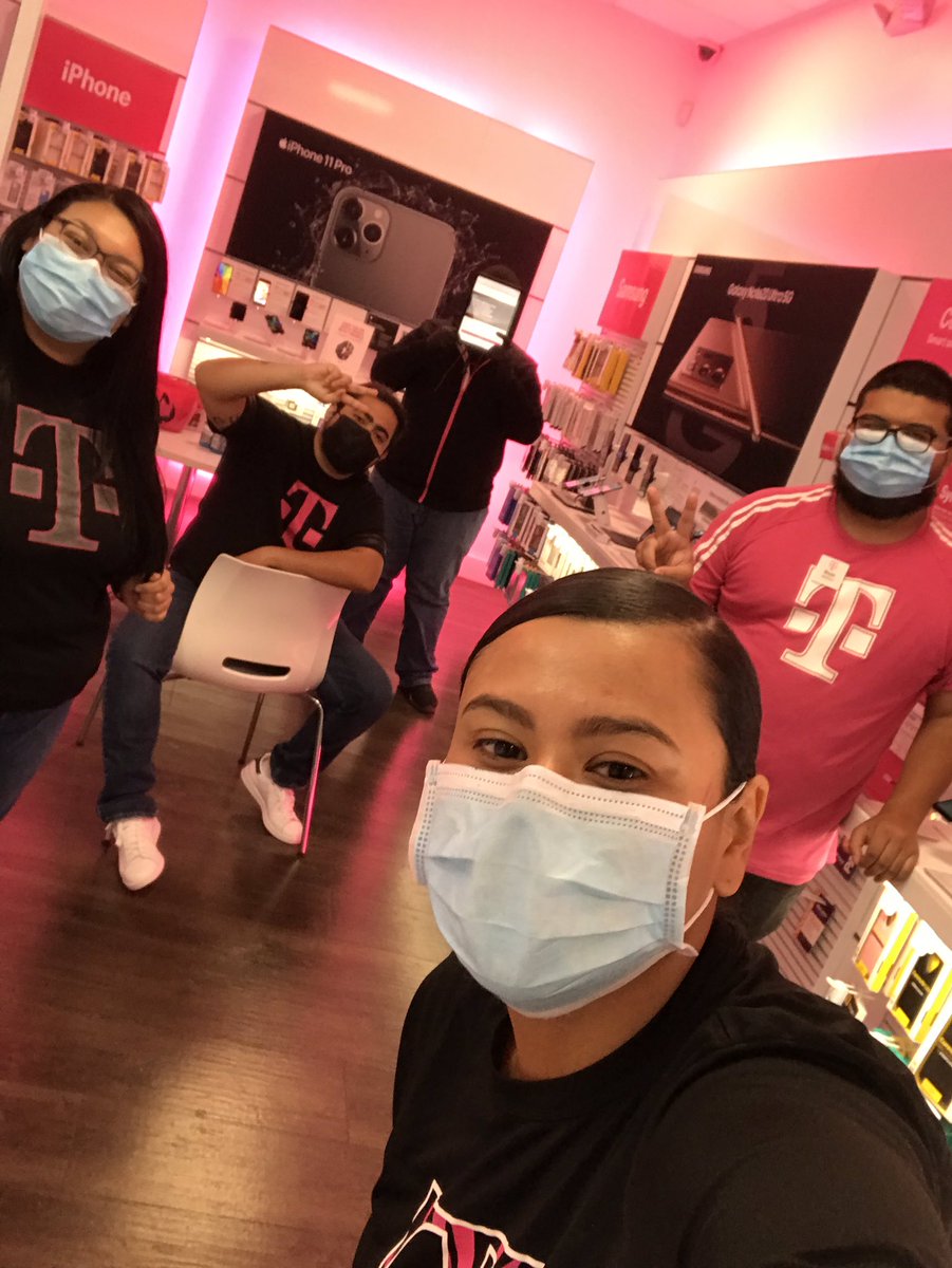 14th and $$$$ (8545) @ today’s huddle! Learning all about our amazing 5g network! #TMobile #TmobileGear #iLoveTMobile #5GSweetSpot