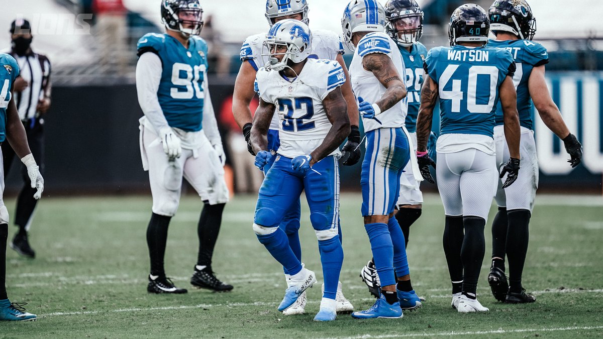 Lions's tweet photo. RB @DAndreSwift is now over 1⃣0⃣0⃣ yds on the day!

He becomes the 3rd #Lions player to produce a game with at least 100 rushing yards &amp; 2 TDs within his first 5 career games (via @LionsPR). https://t.co/aSybnjkP06