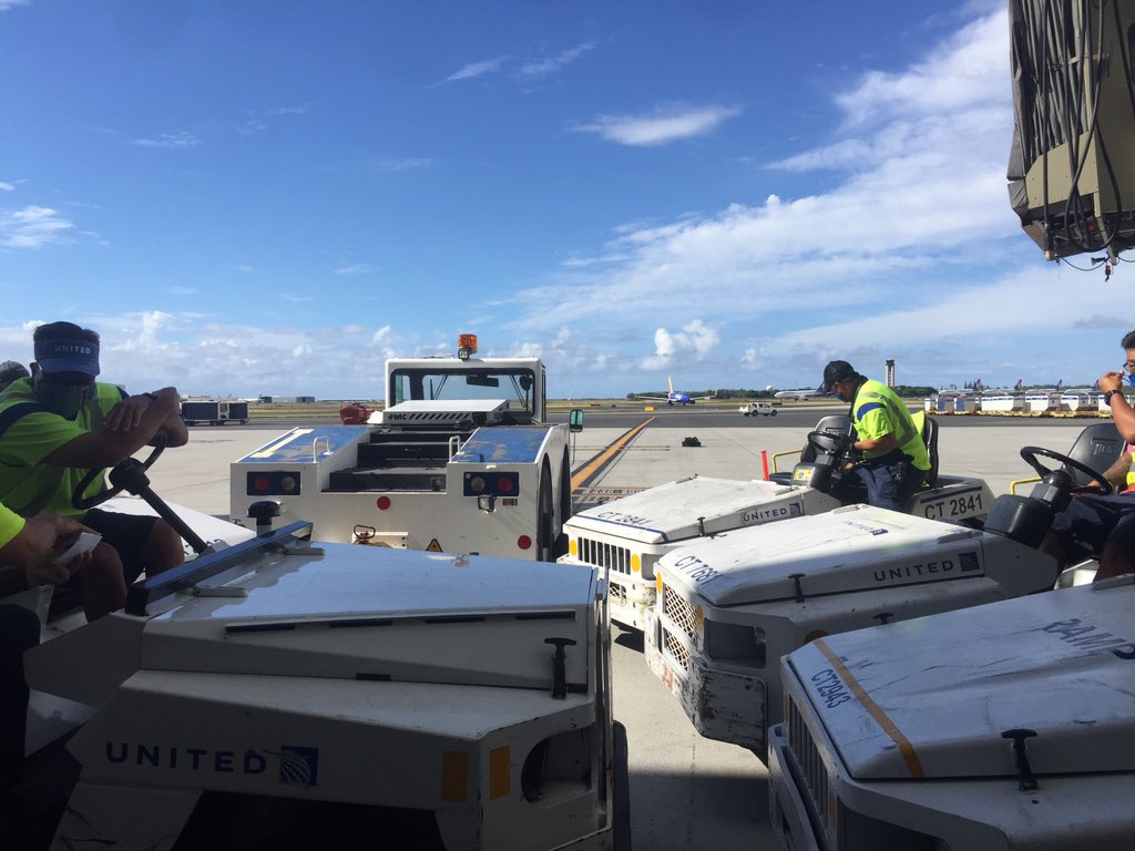 RaphaelatUnited's tweet photo. 💙 AO #SafetyStandDown #ArrivalReadiness huddle &amp; brief @weareunited #UnitedTogether #core4Safe #BeingUnited @DJKinzelman @ErnieAtUnited https://t.co/kkVmpTysB6