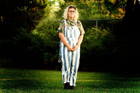 Safia Nolin• lesbian• French Canadian singer-songwriter• folk pop, indie pop• Claire, Lesbian Break-up Song, Valser à l& #39;envers