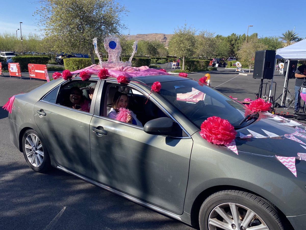 ChloeKoast's tweet photo. What a day! This Sunday morning we got to celebrate the 21st annual Making Strides Against Breast Cancer event at Red Rock Resort. I had so much fun helping emcee with this wonderful team! 🎤 #MakingStridesLV @News3LV @MakingStridesLV @JodiHarris @stephmackenzie7 💕 https://t.co/ykojrhvWcU