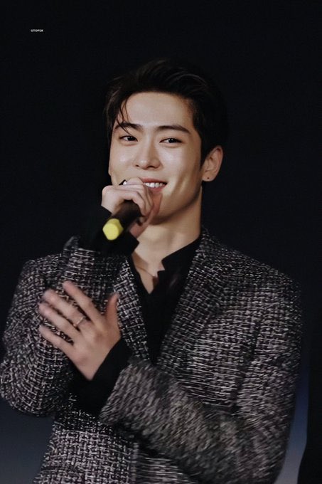 look at him and tell me he isnt the most attractive man ever...