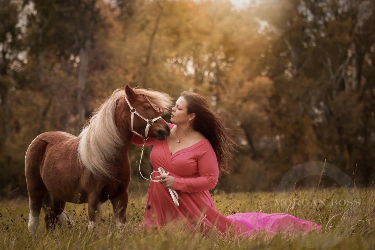 RfroeseRf's tweet photo. @DrPol rare photo of me all dressed up, hair down, makeup done, and feeling beautiful. Me and my heart 💗 horse my Charlie.
Thank you Morgan Boss Photography for suggesting the perfect dress 👗
#hearthorse #mybaby #myeverything #loveofmylife #perfectwind https://t.co/0OAYV1xnla