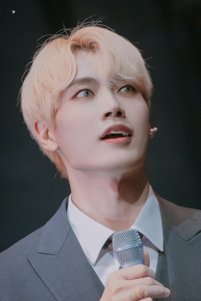 dazzlingmemory_'s tweet image. 201017 미오 프라텔로 낮공 / 커튼콜
써니보이 #김지온 배우님

빛나는 파란 눈 👀💙