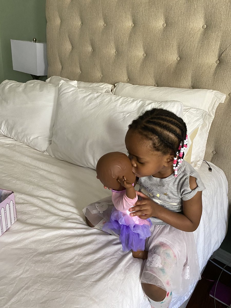 olamitchell's tweet image. Serena and Qai Qai finally together. Thank you so much to The Serena Williams, her husband Alexis and Olympia for sharing their amazing doll with the rest of the world. My 3 year old Serena is already in love.  @serenawilliams @alexisohanian @OlympiaOhanian @RealQaiQai