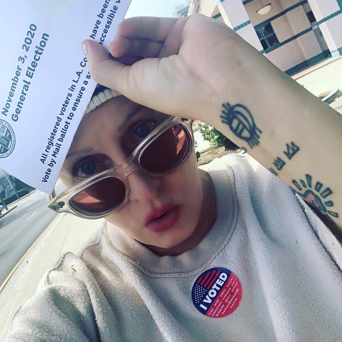 loripetty's tweet photo. - #voteblue2020 #venicelibrary #officialdropbox 💙💙💙
#swipe #loveu 🥰🥰🥰 https://t.co/qbxe5zB2WN