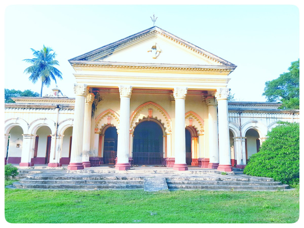 MandalArijit's tweet photo. Durgapur Rajbari at Bhupalpur, Raiganj, Uttar Dinajpur, West Bengal. #workfun #heritage #architecture #architecturelover #oldhouse #oldworship #Palace #zamindar https://t.co/gTXmO6UQj8