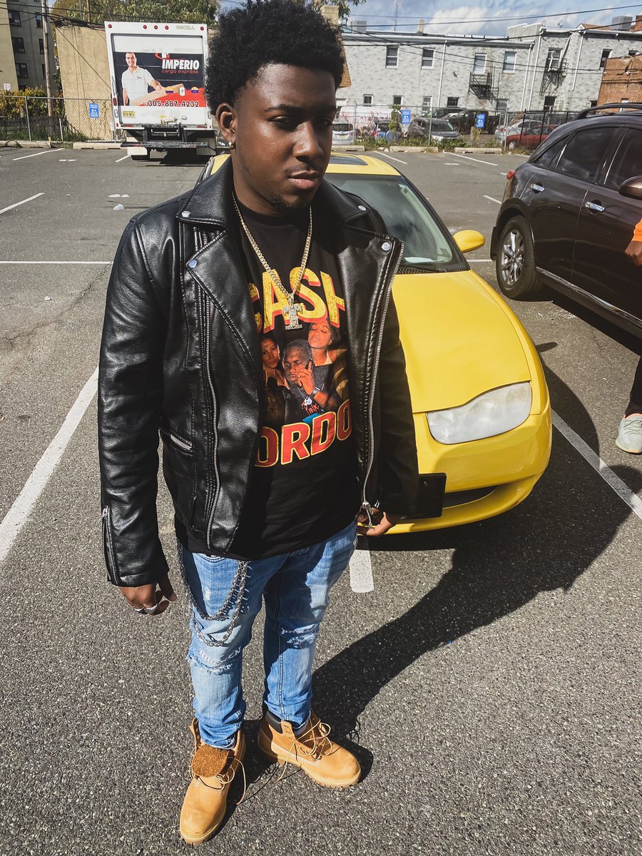 1babybleu's tweet photo. I’m putting pressure on these niggas & I know but I still be on the road like I’m scared going broke🛣
I ain’t never satisfied💷
#CashGordonWeekend https://t.co/EwapEUFn5d
