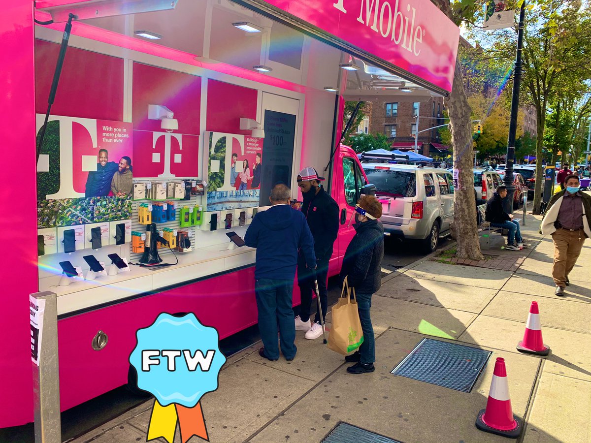 Unchristopher1's tweet image. 🤗 Feel good Sunday’s at SABROSURAS BAKERY in Jackson Heights 🥖.  Be sure to check us out and pre order that IPhone 📱 12 you’ve been craving 🤤. #NERocks #BeepBeep 📱🧇📱🥨📱🥯📱🥞