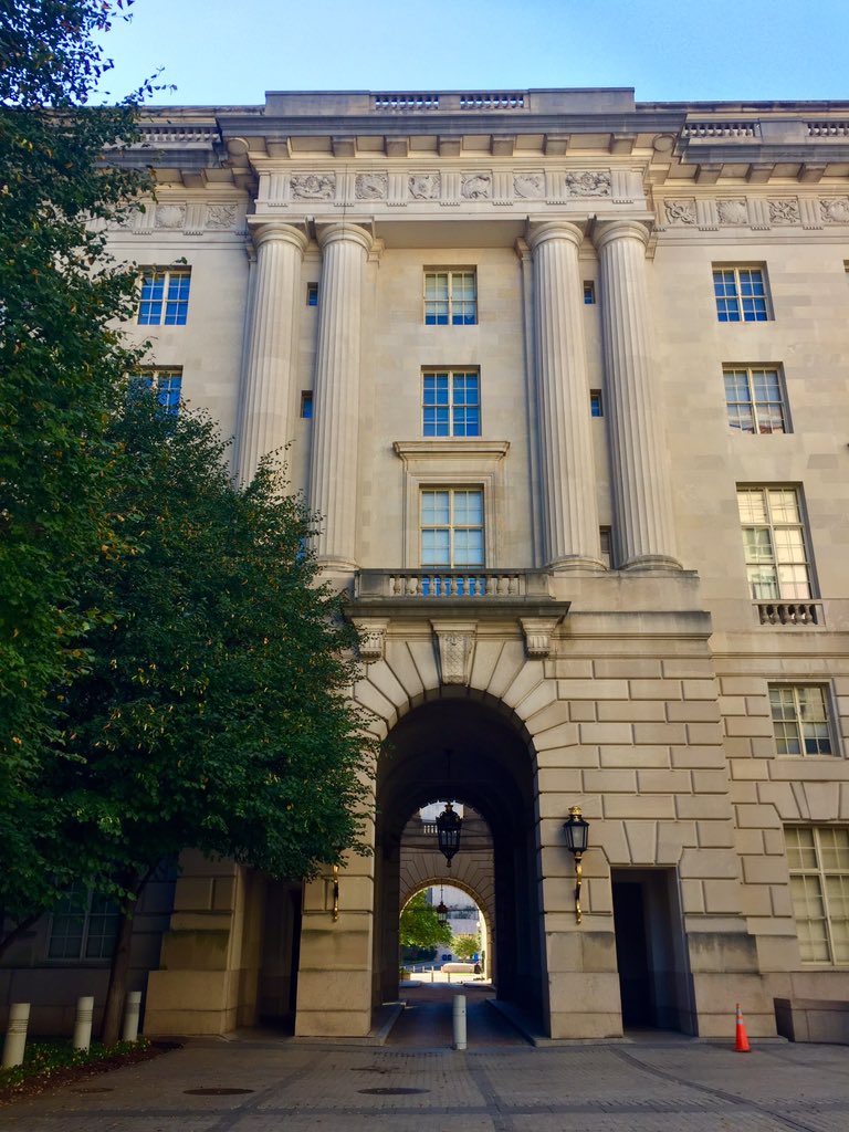 HobanGirl's tweet photo. Bit more of Washington, DC #architecture — love the National Mall and Ellipse, Constitution Avenue and independence Avenue. #FederalTriangle #WhiteHouse #GeneralSherman https://t.co/KJSB7aKOhX