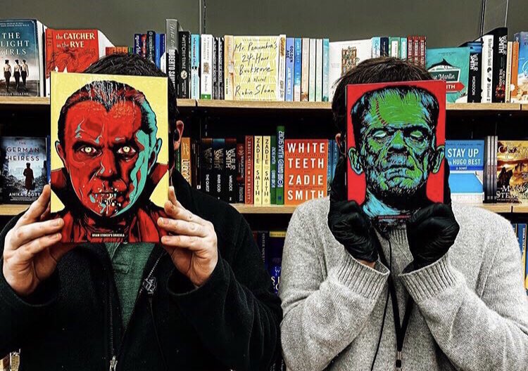 BNStCloud's tweet photo. Swing in store to check out these new collectible covers of Dracula and Frankenstein!!  Available while supplies last!!

#Frankenstein #Dracula #spookyreads #spookyseason #bnstcloud https://t.co/3SCTPJXCBt