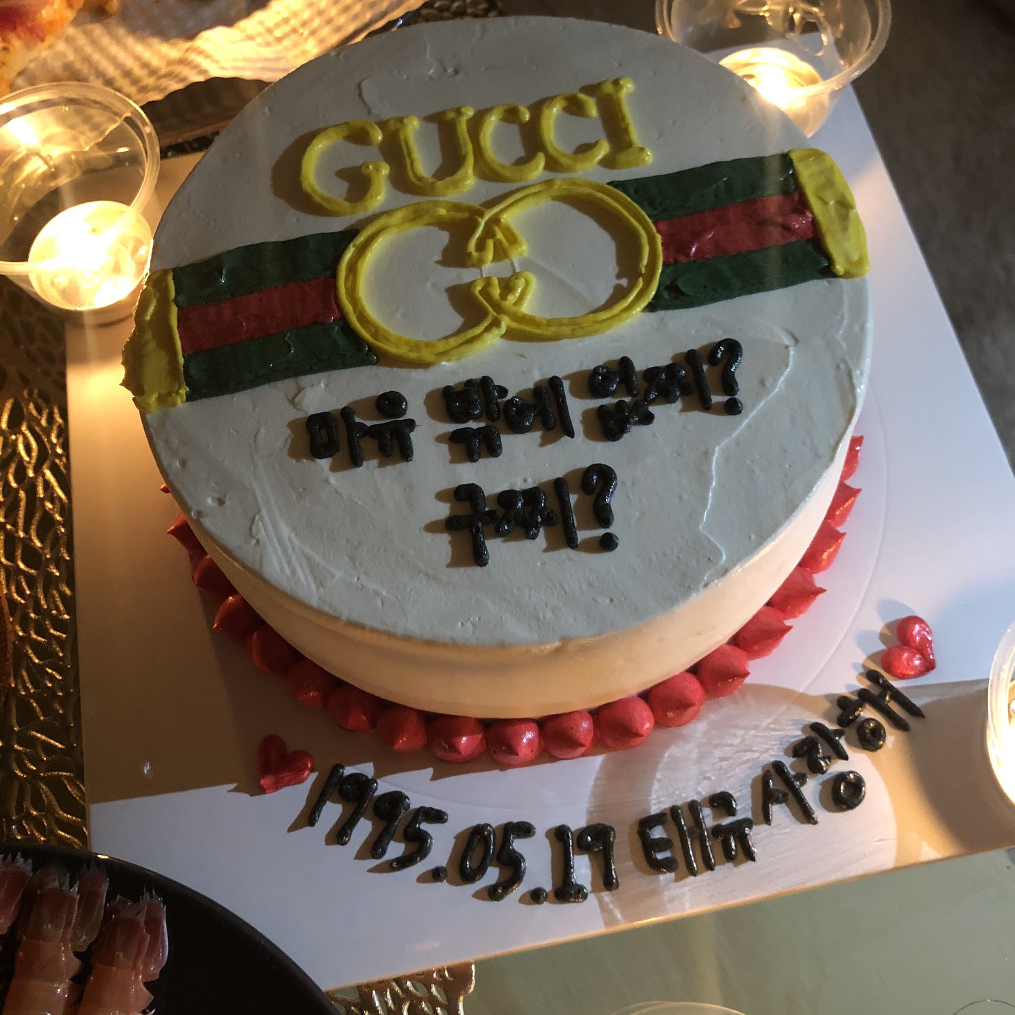 규유 자기誕生日サプライズ 初めて一緒に過ごす誕生日 一緒に住んでたらサプライズするの大変やけど頑張って準備したʕ ᴥ ʔ ケーキもオーダーして作ってもらって2人でパーティー 来年も一緒に過ごそうね 日韓カップル 한일커풀 韓国 韓国在住