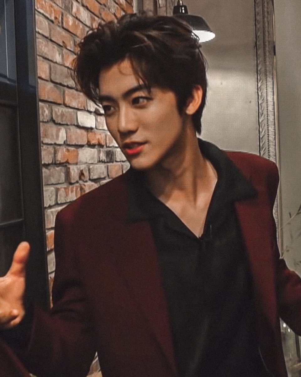 starting with vampire jaemin because it is god tier..