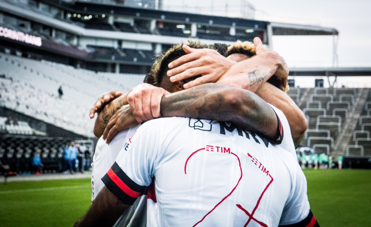 Somos UM. E somos MILHÕES. Sempre JUNTOS! #VamosFlamengo