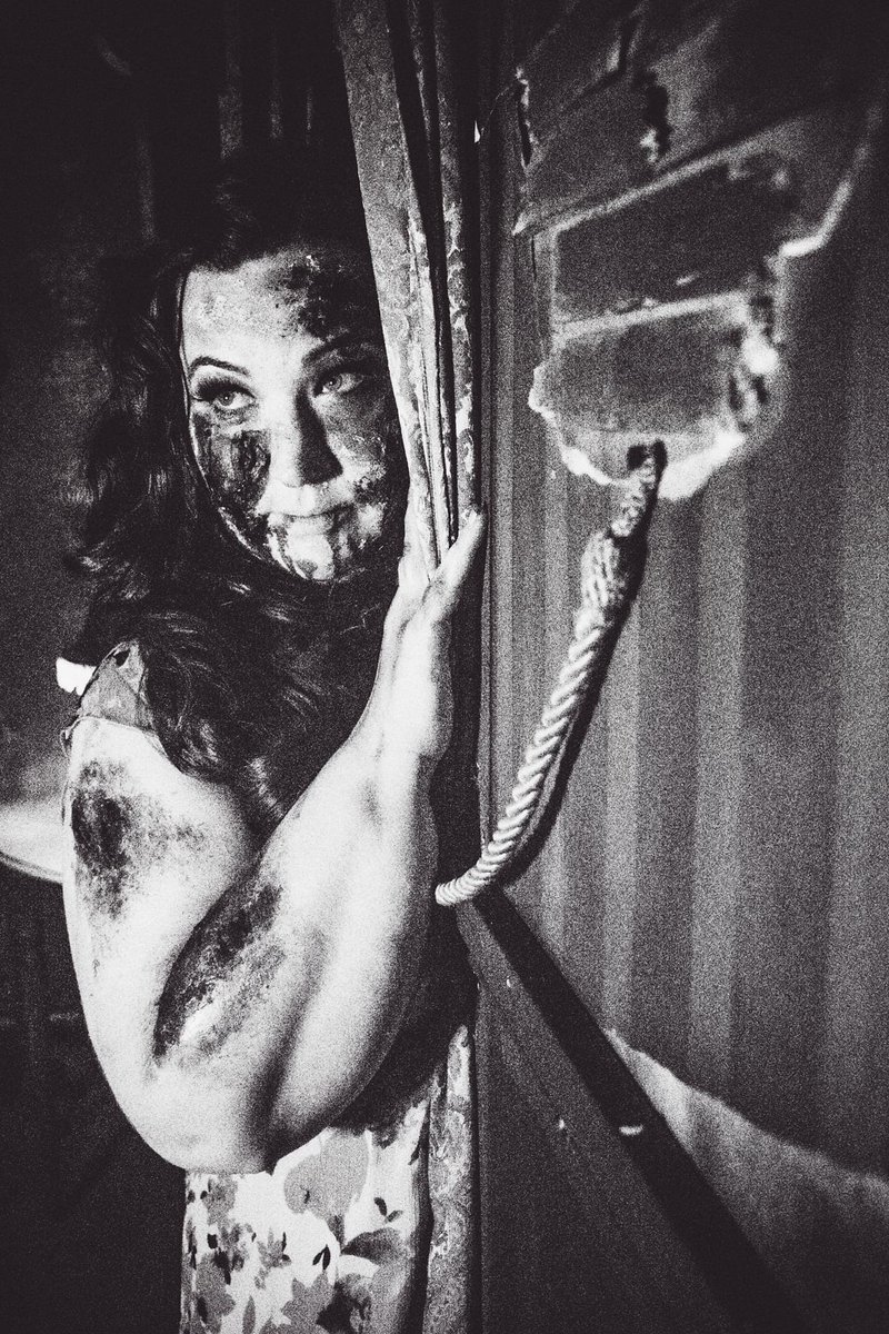 SmithTashona's tweet photo. Death... but make it fashion.

Makeup and photos by me 💄📸🧟‍♀️

#specialeffectsmakeup #specialeffectsmakeupartist #zombie #photographer #halloween #spooky #spookyseason https://t.co/Klmjg2o4Kq