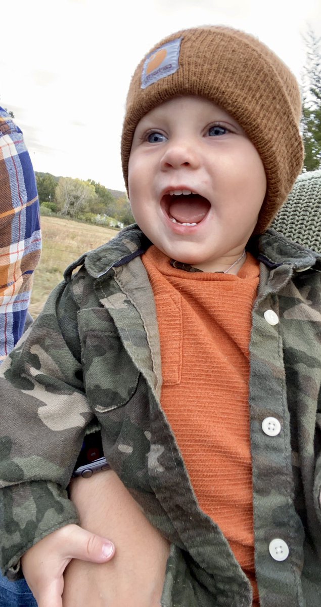 ChyChuculate's tweet photo. Hayride Fun 🧡 
Also I just realized it’s been awhile since I posted a picture of Baylor 🤦🏽‍♀️ https://t.co/2kSxE8w6RV