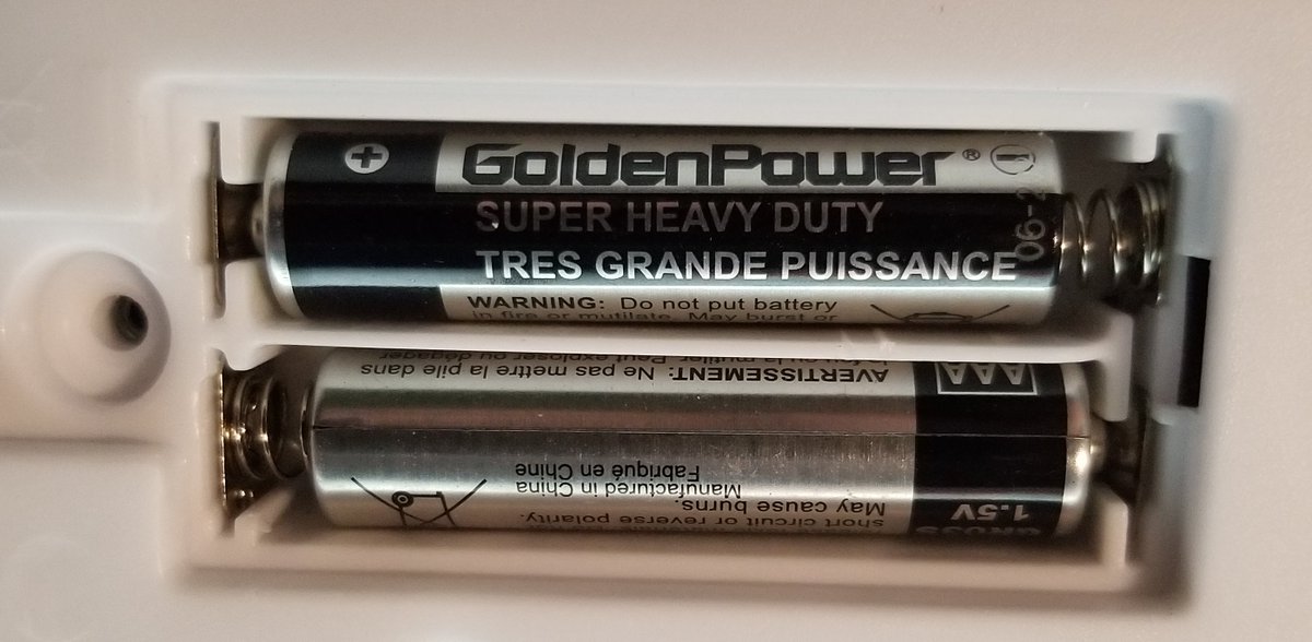 Those batteries, btw, are two AAA cells from GoldenPower.