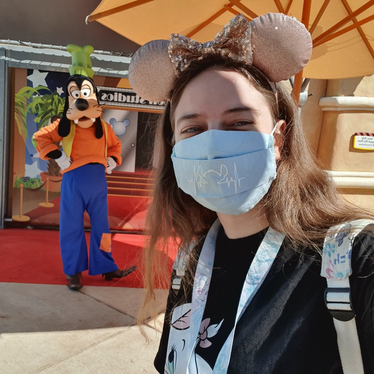 _MeloDASB_'s tweet photo. Hey @SundyJules et @mayadorable c'est quoi ça ?
Les autres ne dites rien.
#NoMagicWithoutMasks https://t.co/6snVnsOgLq