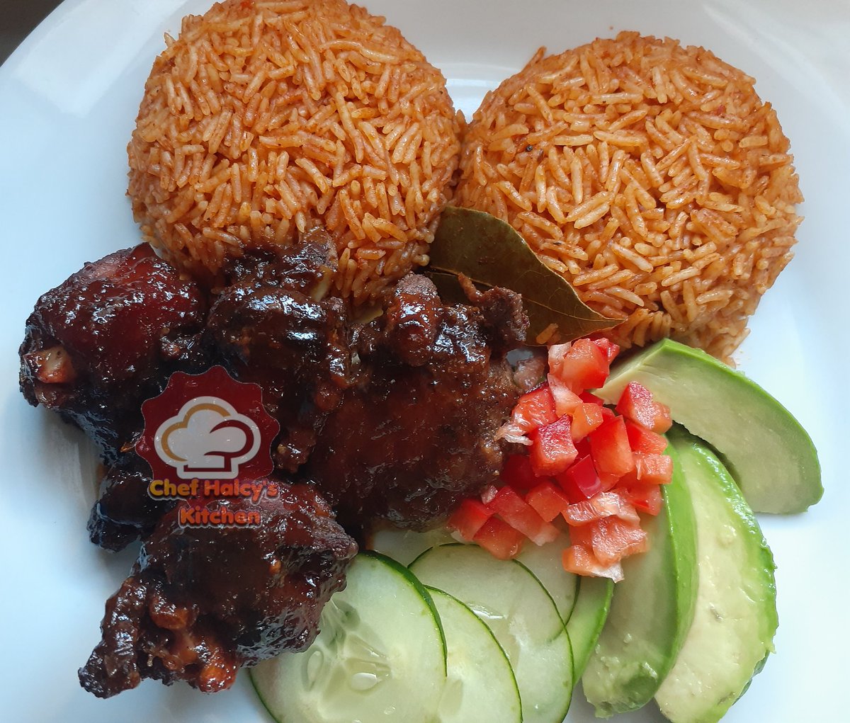 ChefHalcys's tweet image. Jollof Rice, Oven Roasted Turkey Wings, Diced red peppers, cucumber and Avocado...😋😋@chefhalcys check out my easy to follow recipes 👇👇youtube.com/channel/UCXtae…. Subscribe, like and share