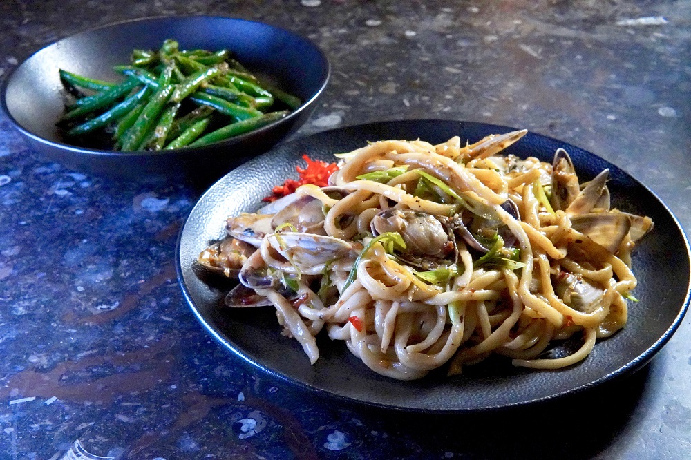 Seafood_School's tweet photo. Take this Cantonese classic to the next level with Goolwa Pipis, Chef Mitch Orr's XO Sauce and handmade noodles from Madame Fang's Dumpling House! Just $52.50 for a very generous meal for 2 &amp; a fun cooking experience!
Details at https://t.co/YeogJlz1vu https://t.co/Qq5aTRN4rc