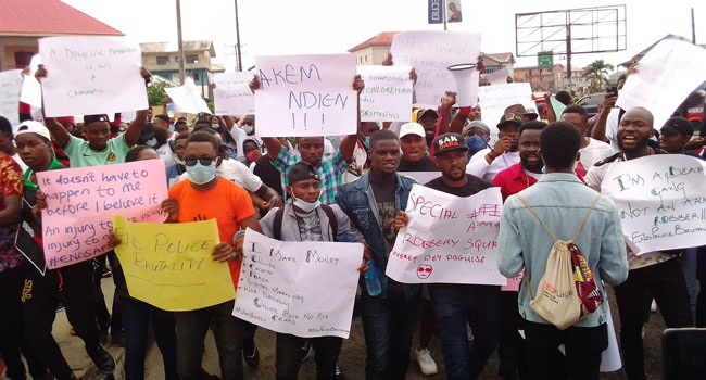 channelstv's tweet photo. #EndSARS: Youths Set Up Helplines, Charging Ports To Support Protesters
https://t.co/7uWxGE5KPU https://t.co/wTyVNaUR2G