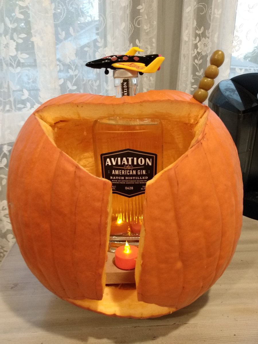 aviationgin1's tweet photo. I'm obviously no great pumpkin carver but I had fun! I wanted to make an @AviationGin theme. @VancityReynolds I'm sure you would agree to me saying please carve responsibly.
#itsfuckingdelicious https://t.co/PBdtSyXMCp