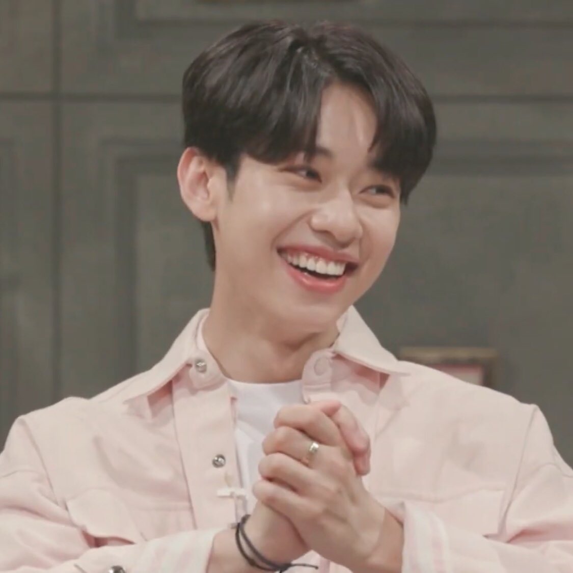 thread of donghyun from ab6ix being more attractive than him https://twitter.com/tyler01010101/status/1317302580167512065